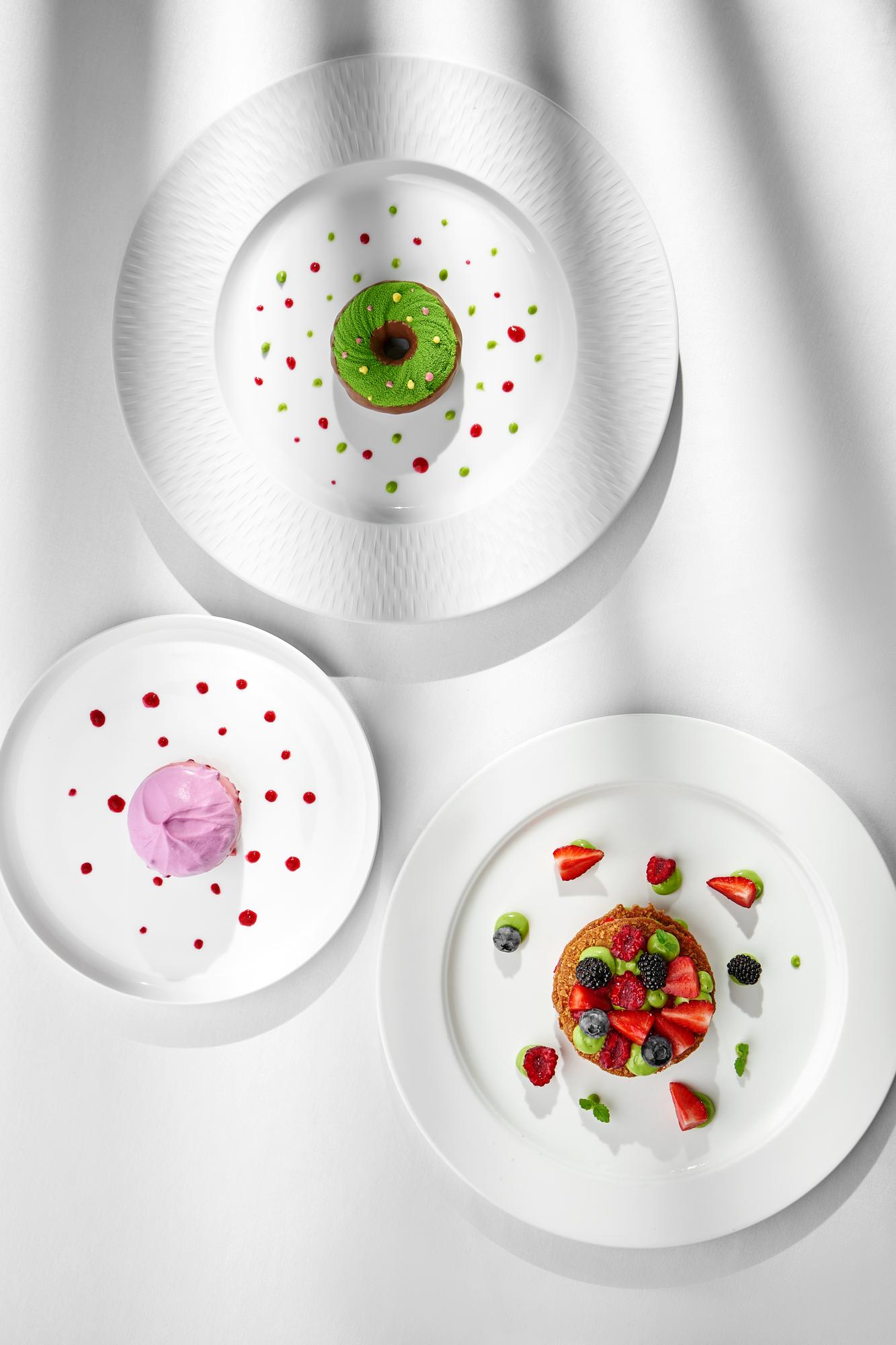 Close-up of a plated main with modern garnishes